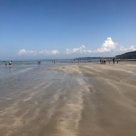 לינה וארוחת בוקר Jardin Des Perelles 3*