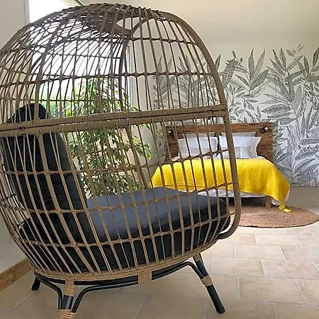 Jardin Des Perelles Bed & Breakfast